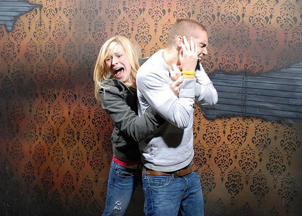 Nightmares Fear Factory, a Haunted House Tour in Niagara Falls, Ontario - funny, scary pics